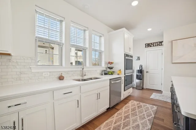 $875,000 | 6 Lilac Drive, Warren, NJ 07059