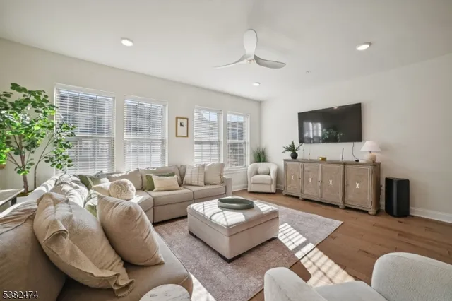 $875,000 | 6 Lilac Drive, Warren, NJ 07059