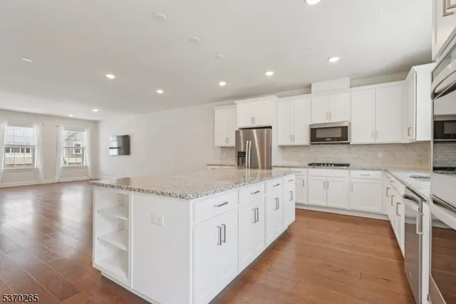 $875,000 | 6 Lilac Drive, Warren, NJ 07059