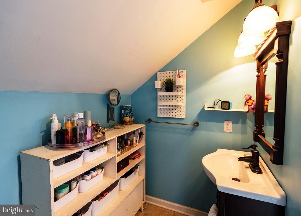 3504 Georgetown Road Baltimore, MD 21227 - Photo 28 of 28 Master has semi private area on each side, 2 sinks