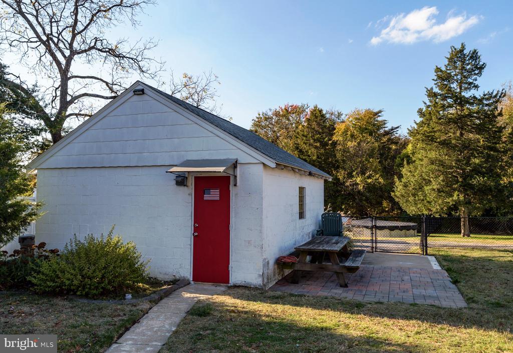 3504 Georgetown Road Baltimore, MD 21227 - Photo 4 of 28 Detached garage sits at the rear of main lot