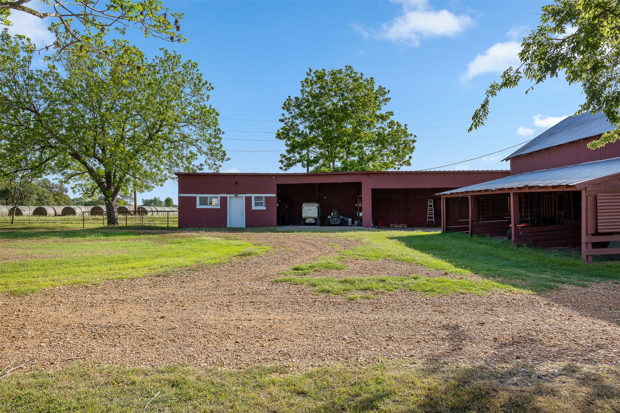 2817 Leonhardt Road Round Top, TX 78954 - Photo 4 of 11