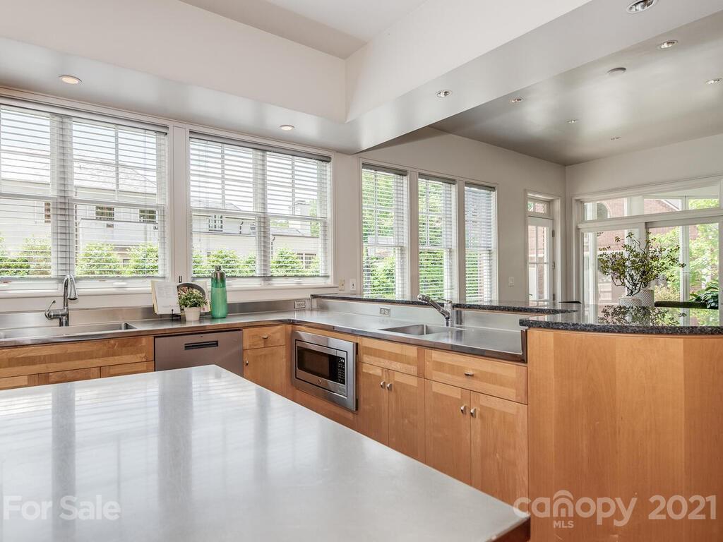 1700 Brandon Road Charlotte, NC 28207 - Photo 11 of 48 Gallery Image 11