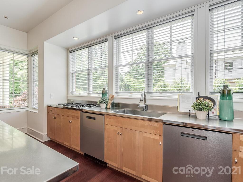 1700 Brandon Road Charlotte, NC 28207 - Photo 12 of 48 Gallery Image 12
