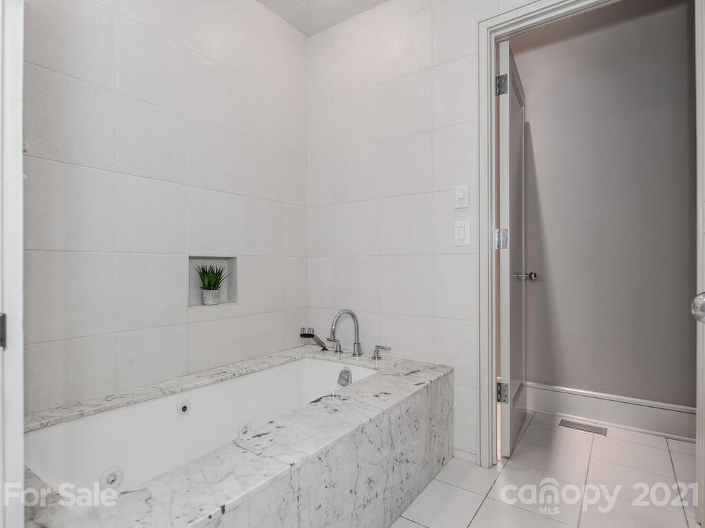 1700 Brandon Road Charlotte, NC 28207 - Photo 26 of 48 Gallery Image 26