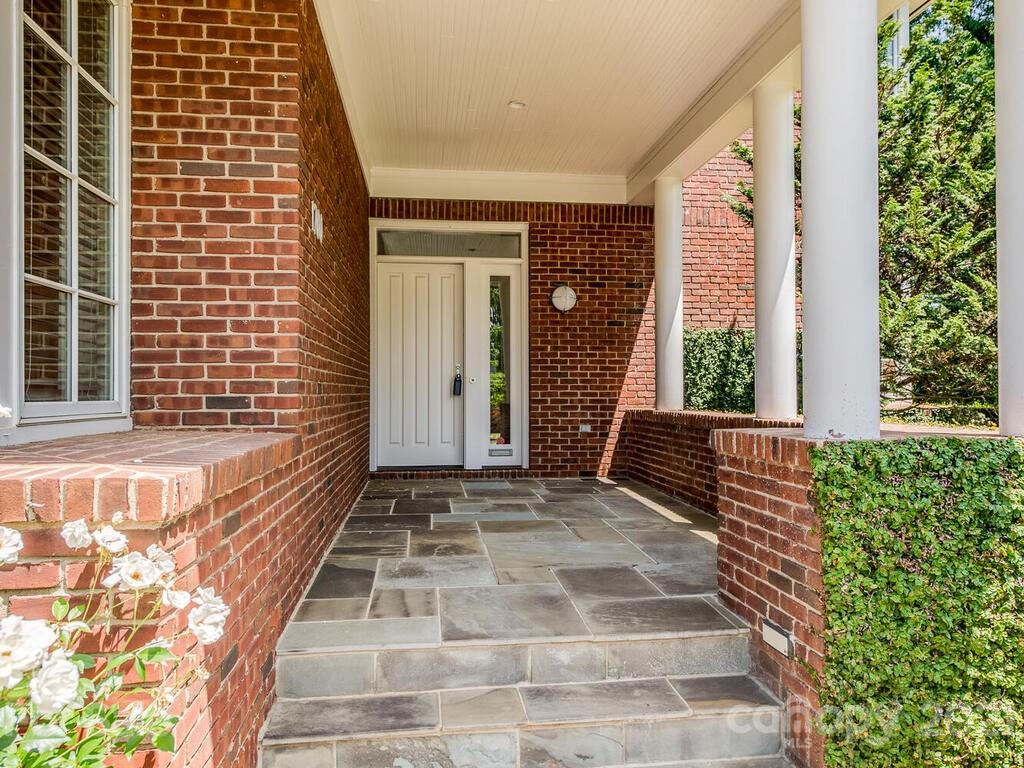 1700 Brandon Road Charlotte, NC 28207 - Photo 4 of 48 Gallery Image 4
