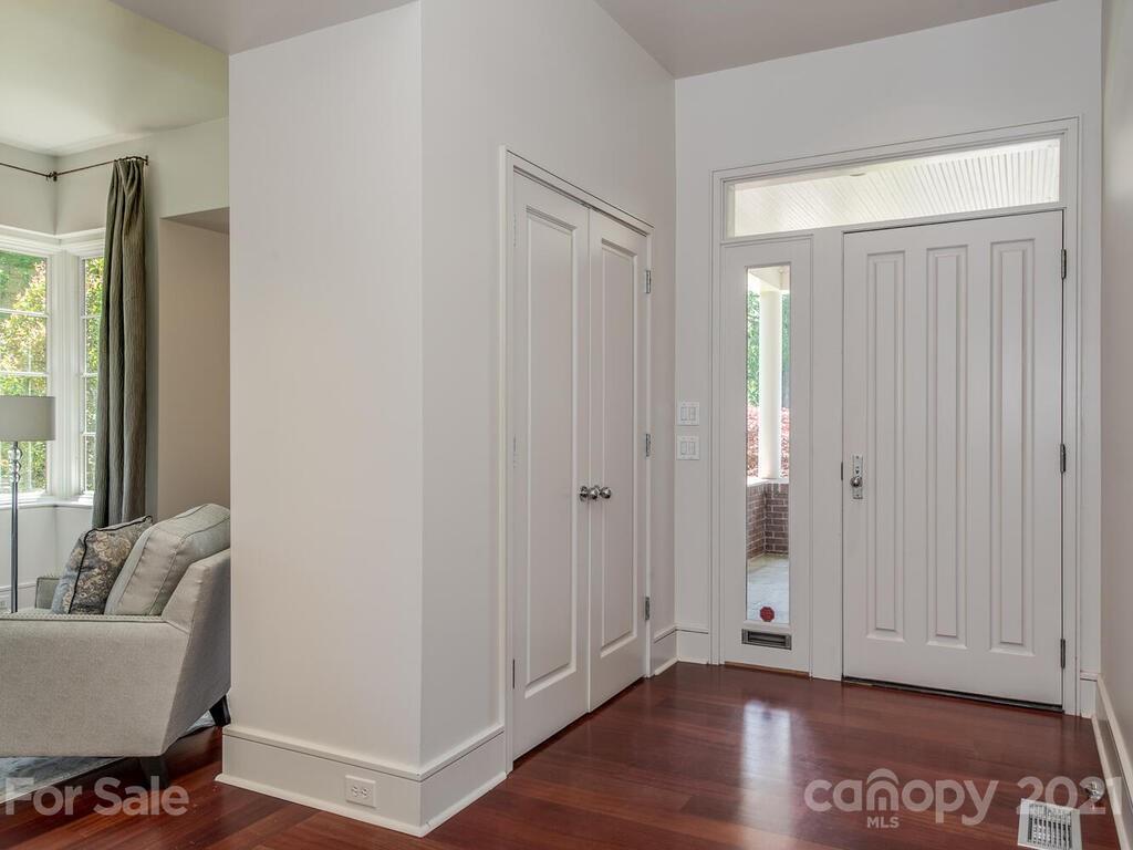 1700 Brandon Road Charlotte, NC 28207 - Photo 5 of 48 Gallery Image 5