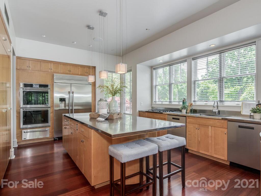 1700 Brandon Road Charlotte, NC 28207 - Photo 10 of 48 Gallery Image 10