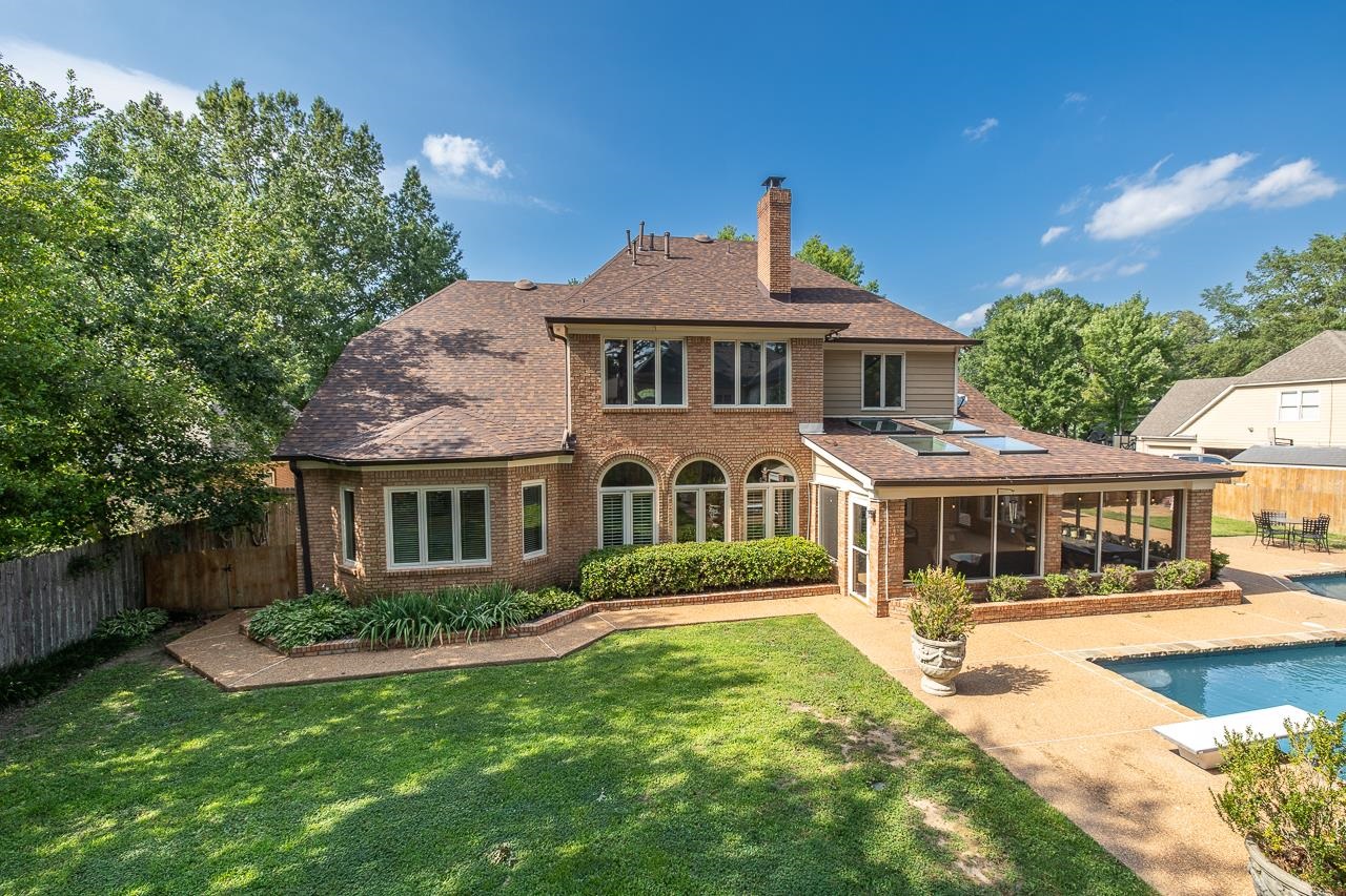 9637 Spring Meade Lane Germantown, TN 38139 - Photo 2 of 25 a front view of a house with a yard