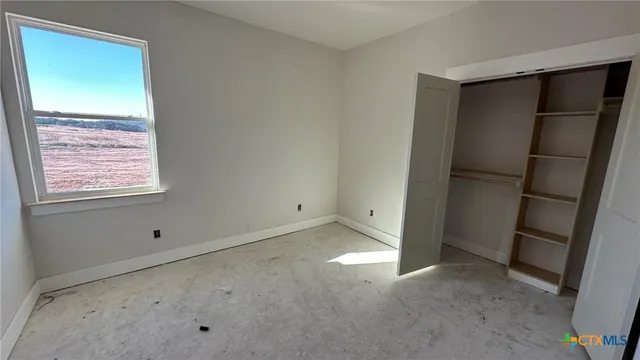 a view of empty room with window