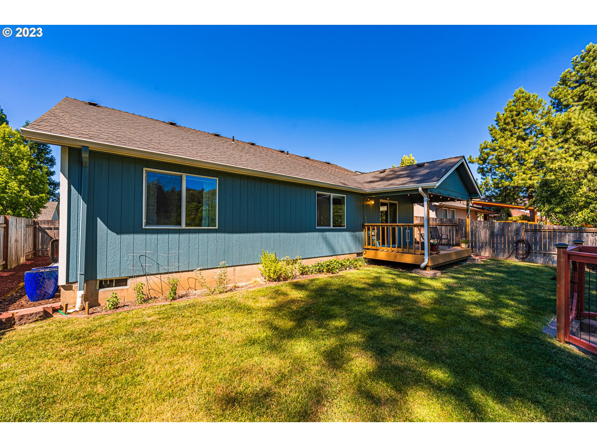4241 Cole Way Springfield, OR 97478 - Photo 36 of 41 a front view of a house with a yard