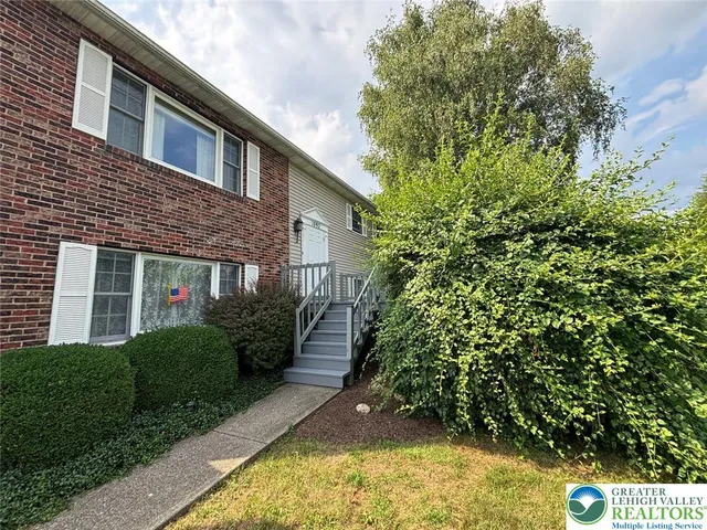 $1,300 | 1092 Poho Poco Drive, Unit 2, Lehighton, PA 18235