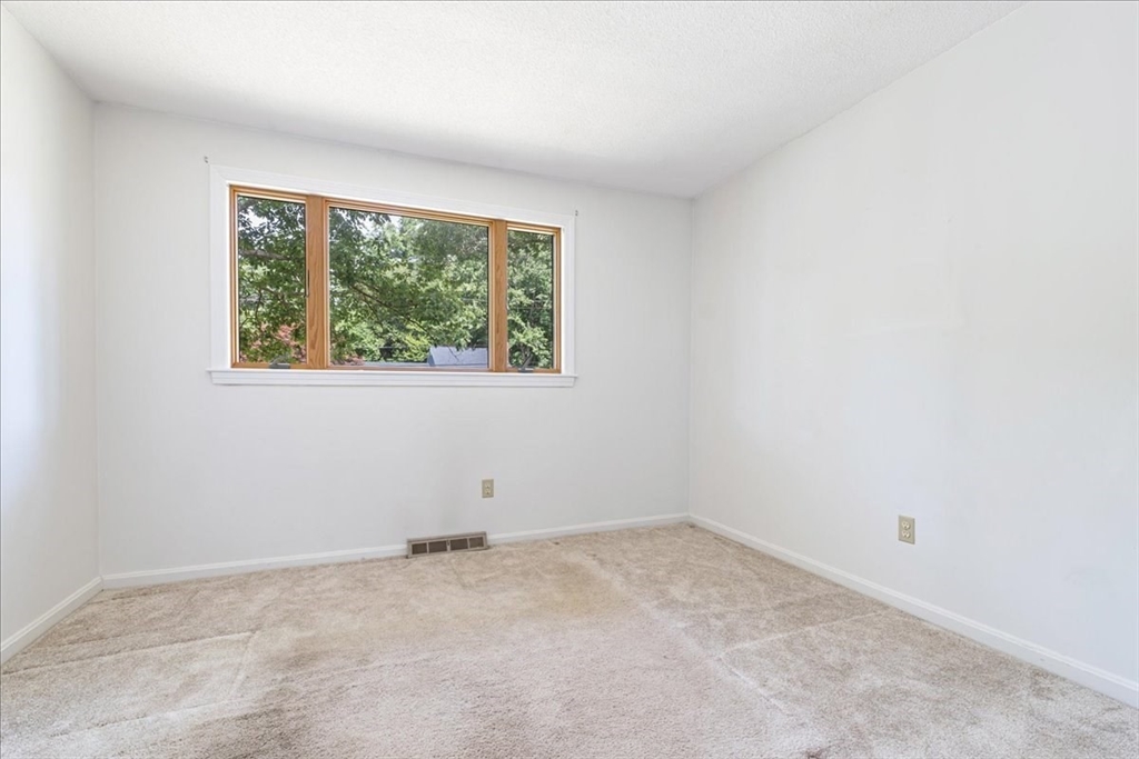 110 Queens Brook Road Pembroke, MA 02359 - Photo 19 of 40 Gallery Image 19