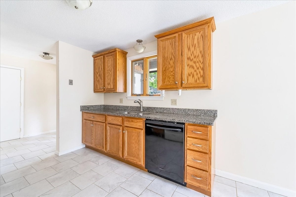 110 Queens Brook Road Pembroke, MA 02359 - Photo 6 of 40 Gallery Image 6