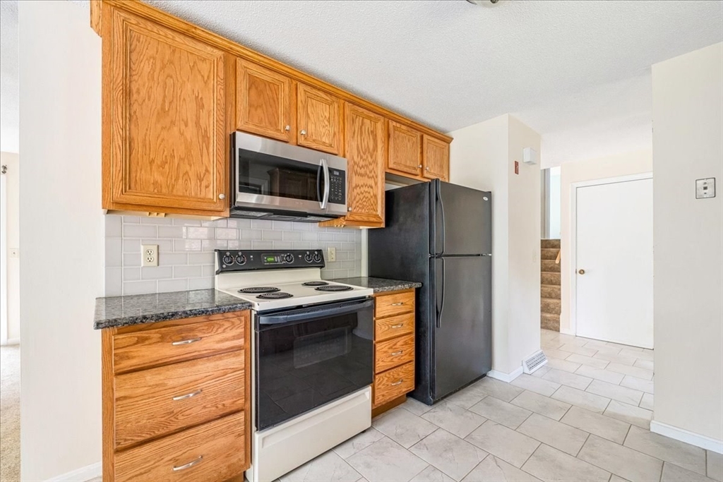 110 Queens Brook Road Pembroke, MA 02359 - Photo 7 of 40 Gallery Image 7