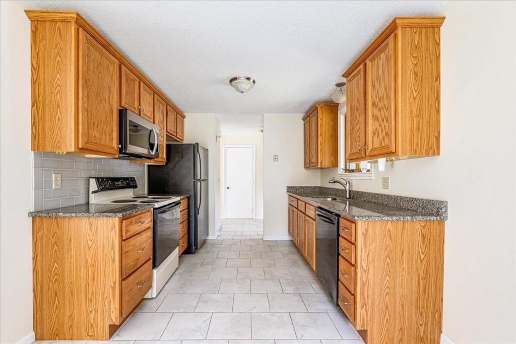 110 Queens Brook Road Pembroke, MA 02359 - Photo 8 of 40 Gallery Image 8