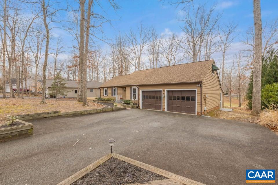 28 Out Of Bounds Road Palmyra, VA 22963 - Photo 2 of 41
