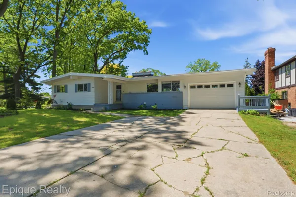 $369,900 | 2549 Riverwood Drive, Port Huron, MI 48060