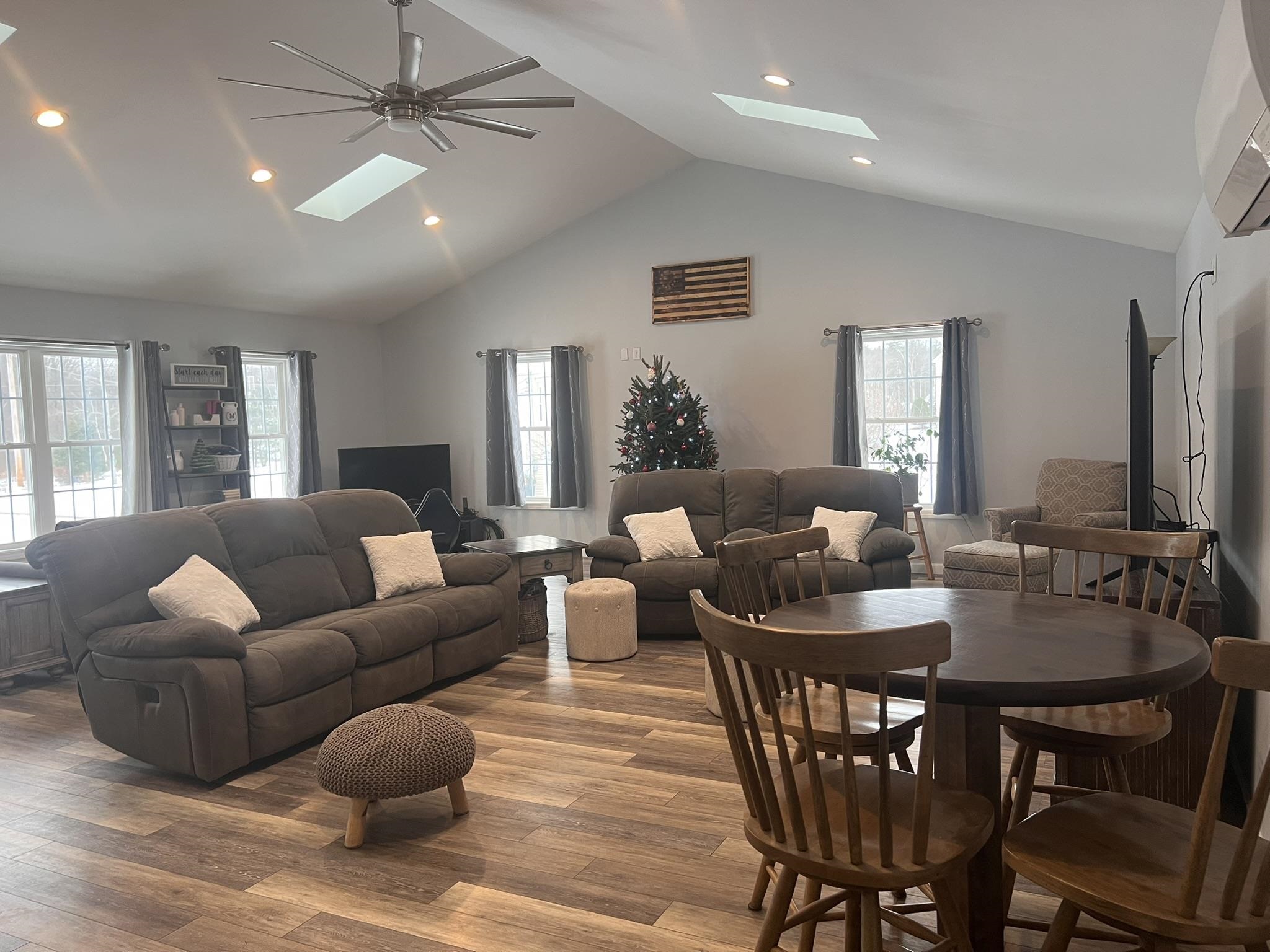 126 Governors Road Rochester, NH 03867 - Photo 3 of 52