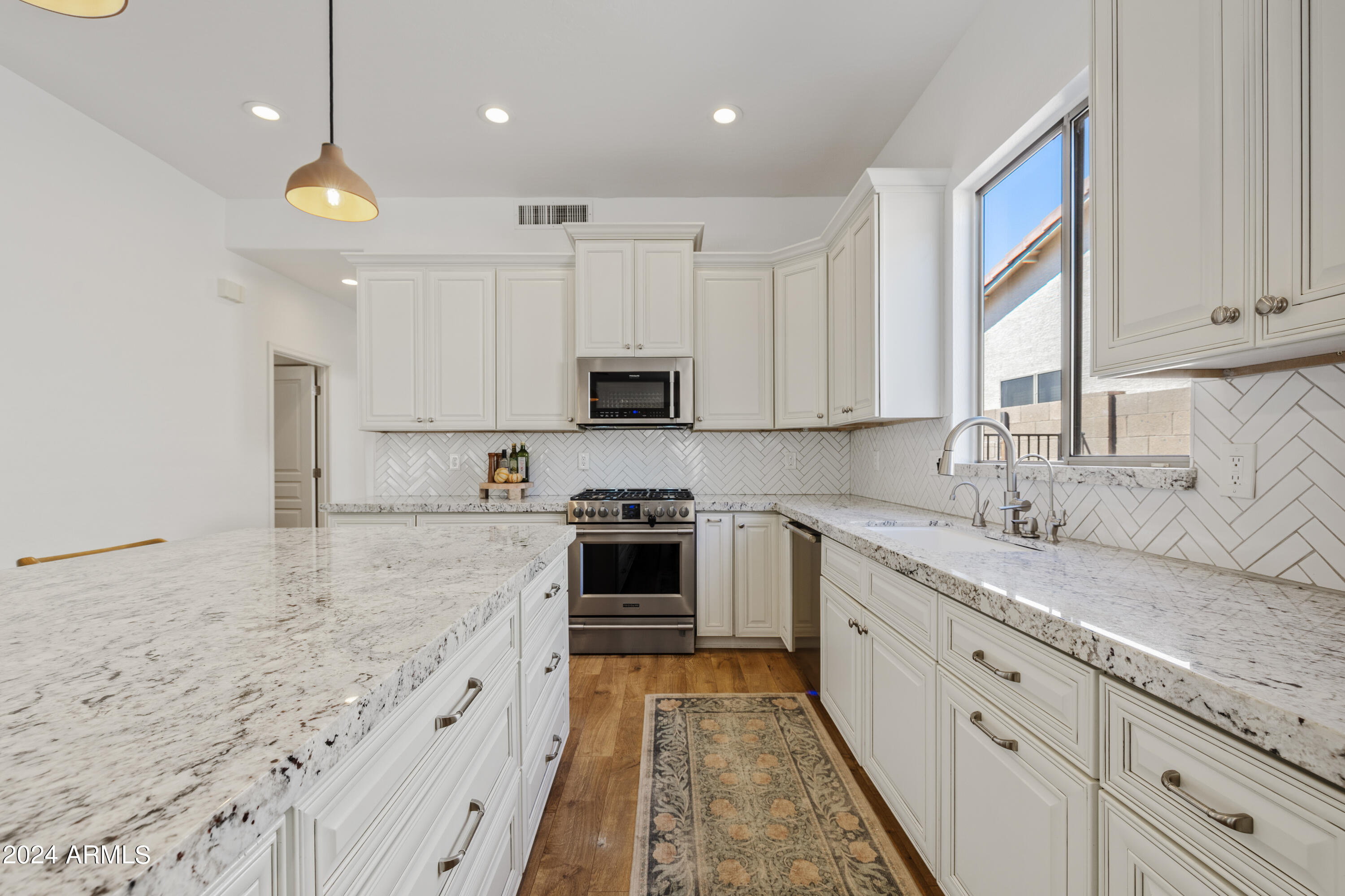 545 South Lemon Court Gilbert, AZ 85296 - Photo 12 of 49 9920778785.jpg_exif1