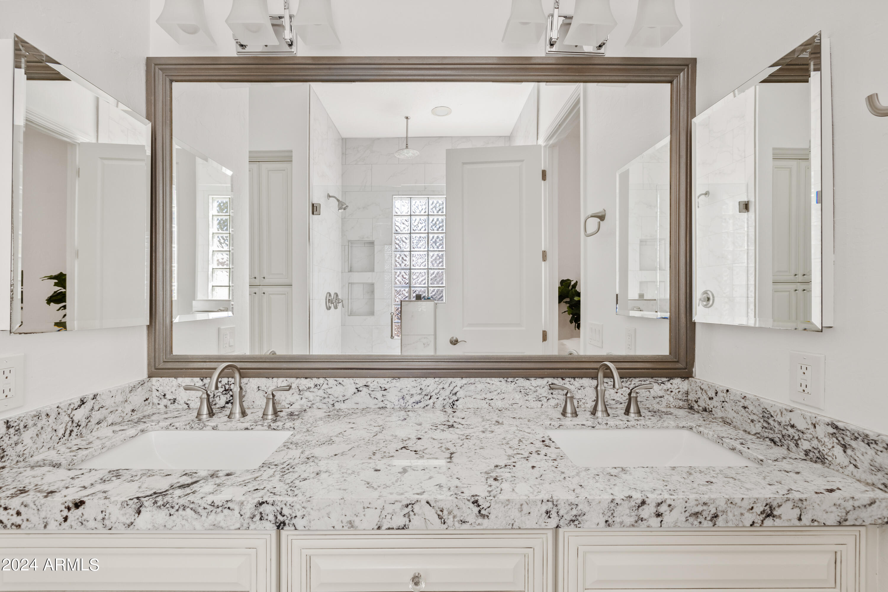 545 South Lemon Court Gilbert, AZ 85296 - Photo 28 of 49 9920778800.jpg_exif1