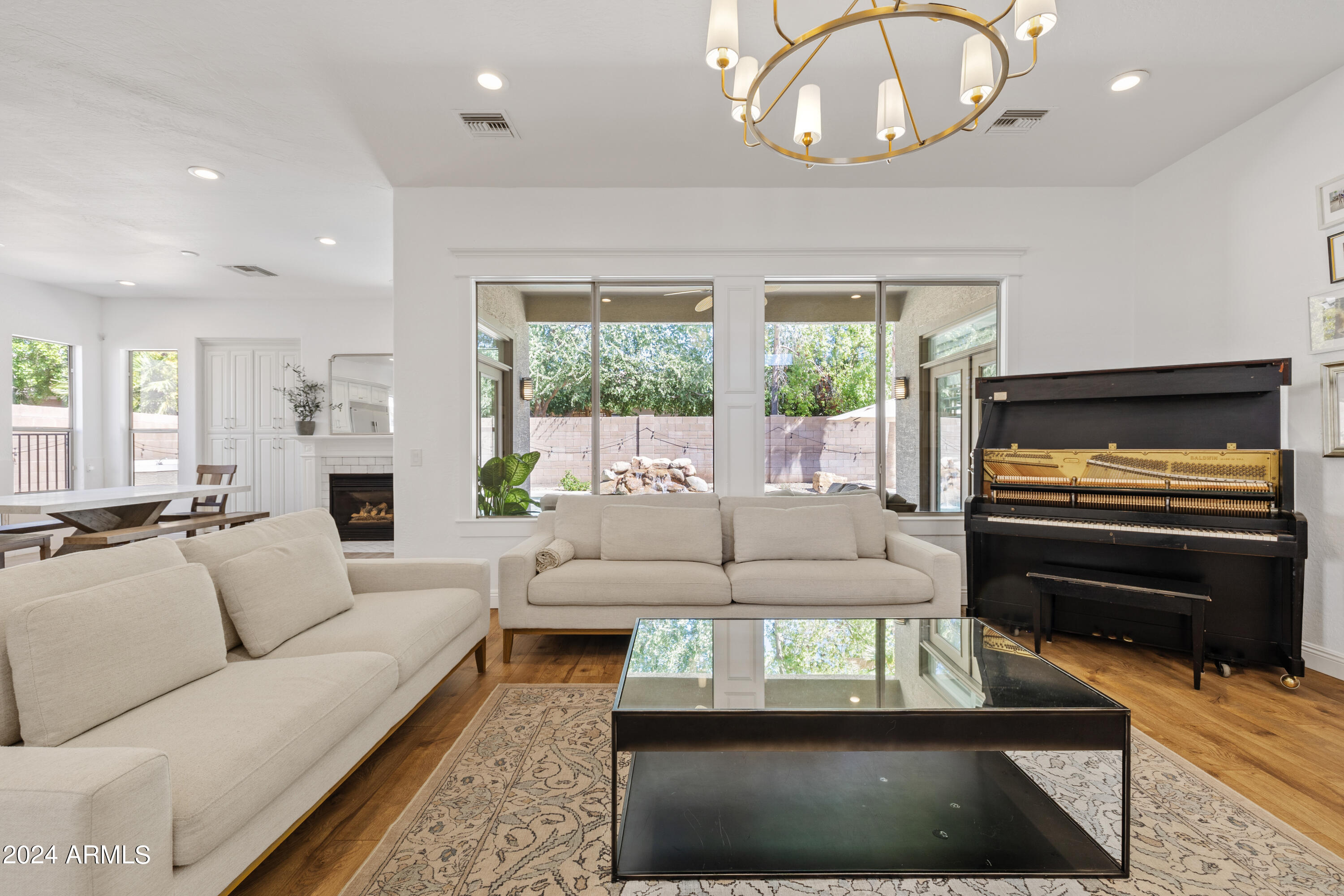 545 South Lemon Court Gilbert, AZ 85296 - Photo 4 of 49 9923993770.jpg_exif1