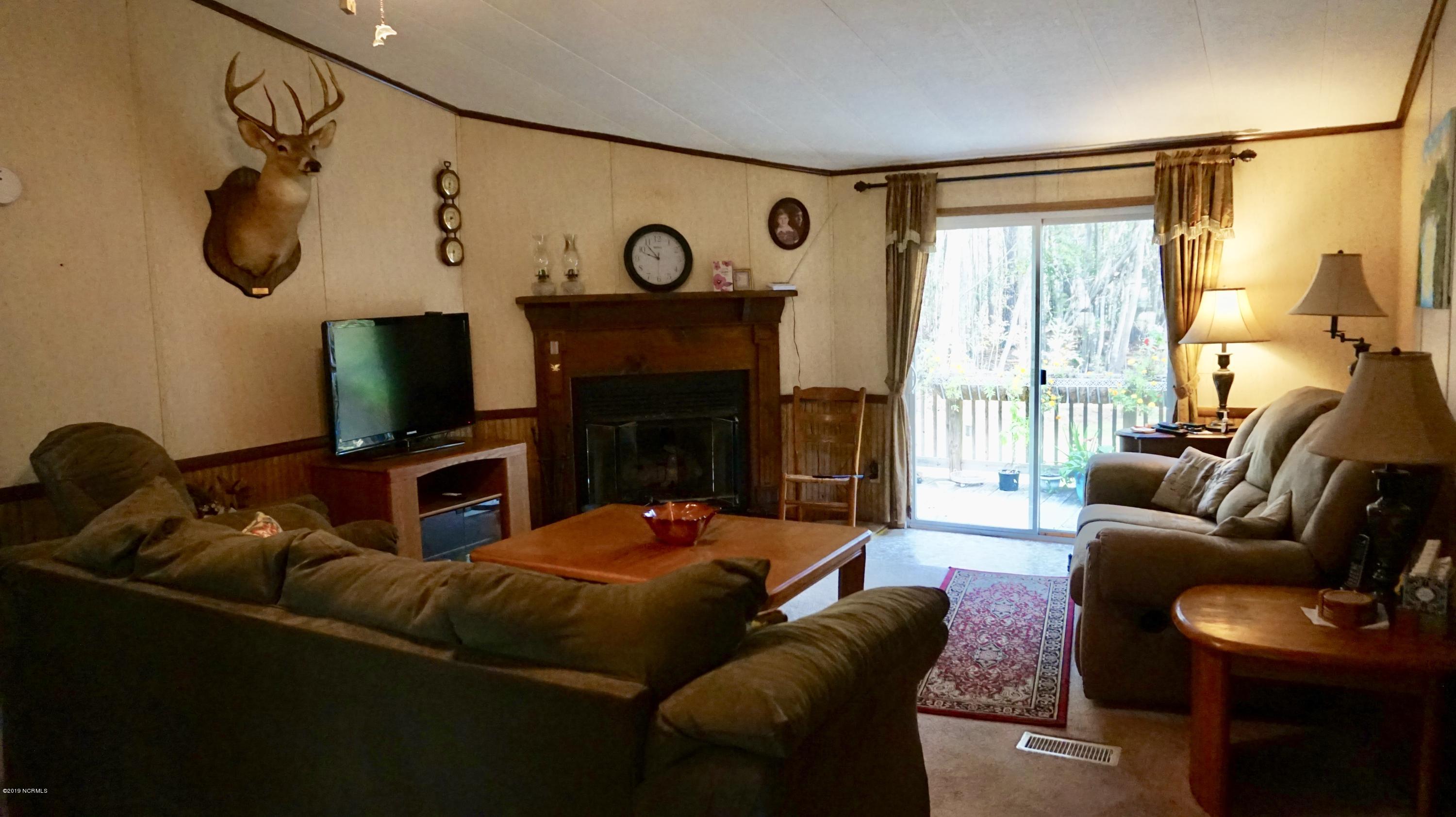 410 Sand Ridge Road New Bern, NC 28560 - Photo 3 of 20 Living Room with Doors onto the Deck