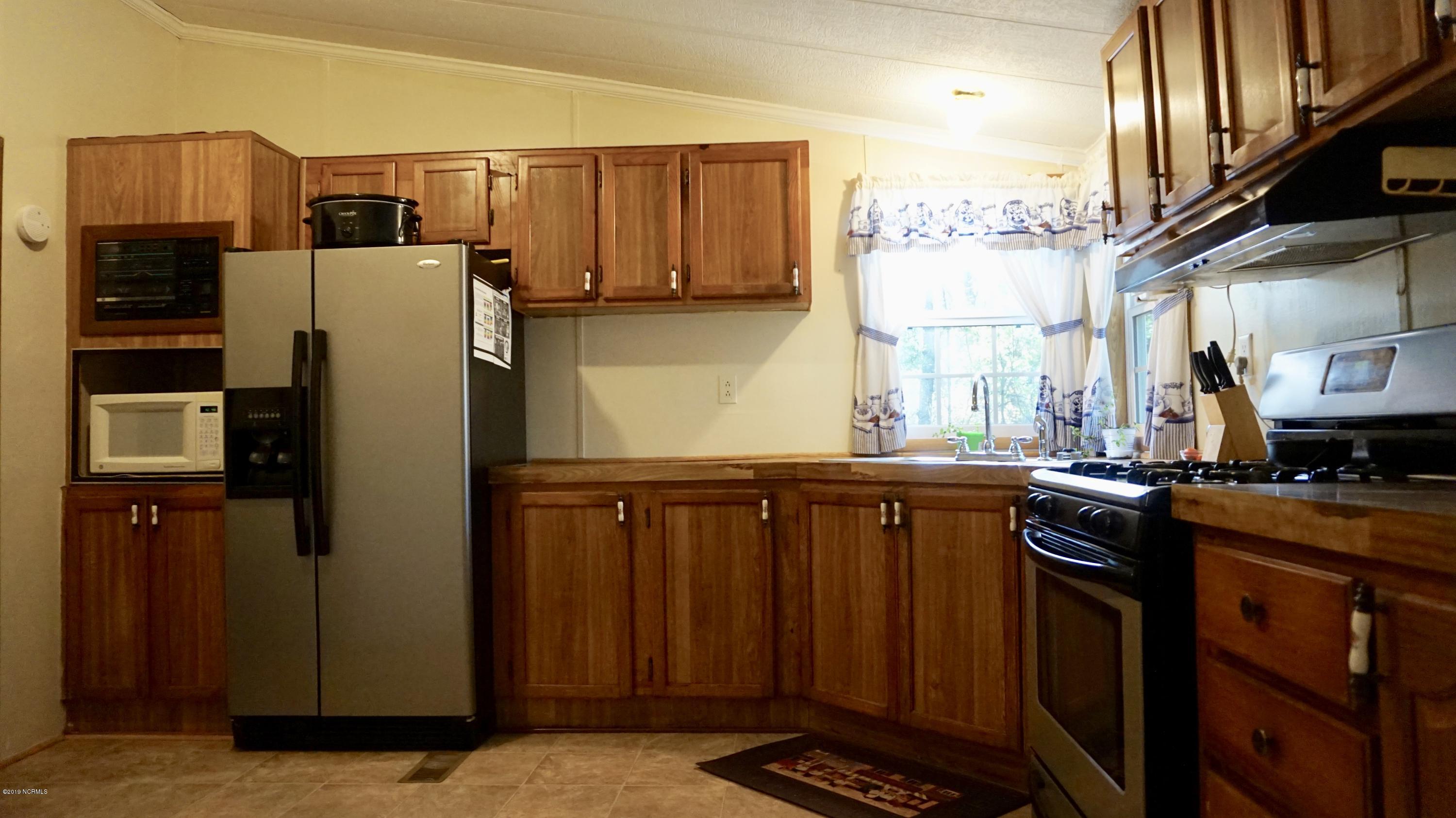 410 Sand Ridge Road New Bern, NC 28560 - Photo 4 of 20 Kitchen with Updated Cabinets & Appliances