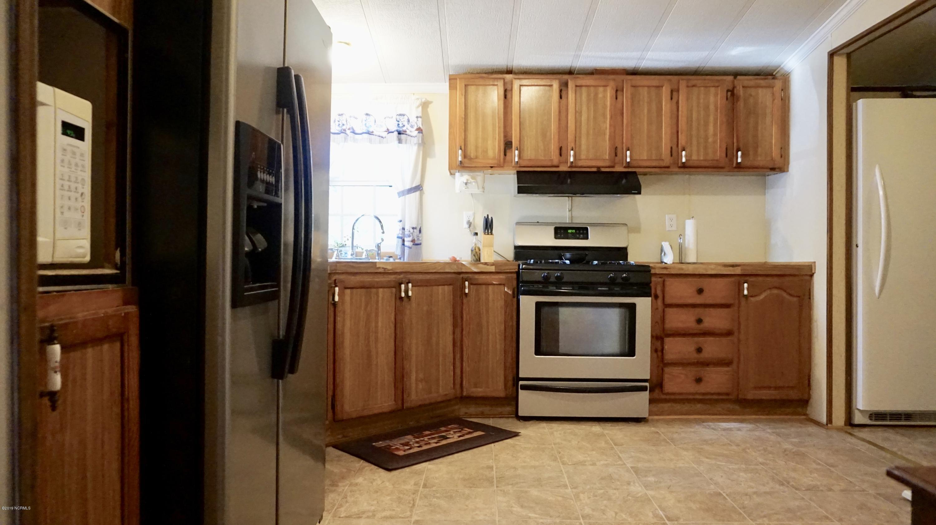 410 Sand Ridge Road New Bern, NC 28560 - Photo 5 of 20 Stainless Steel LP Gas Stove