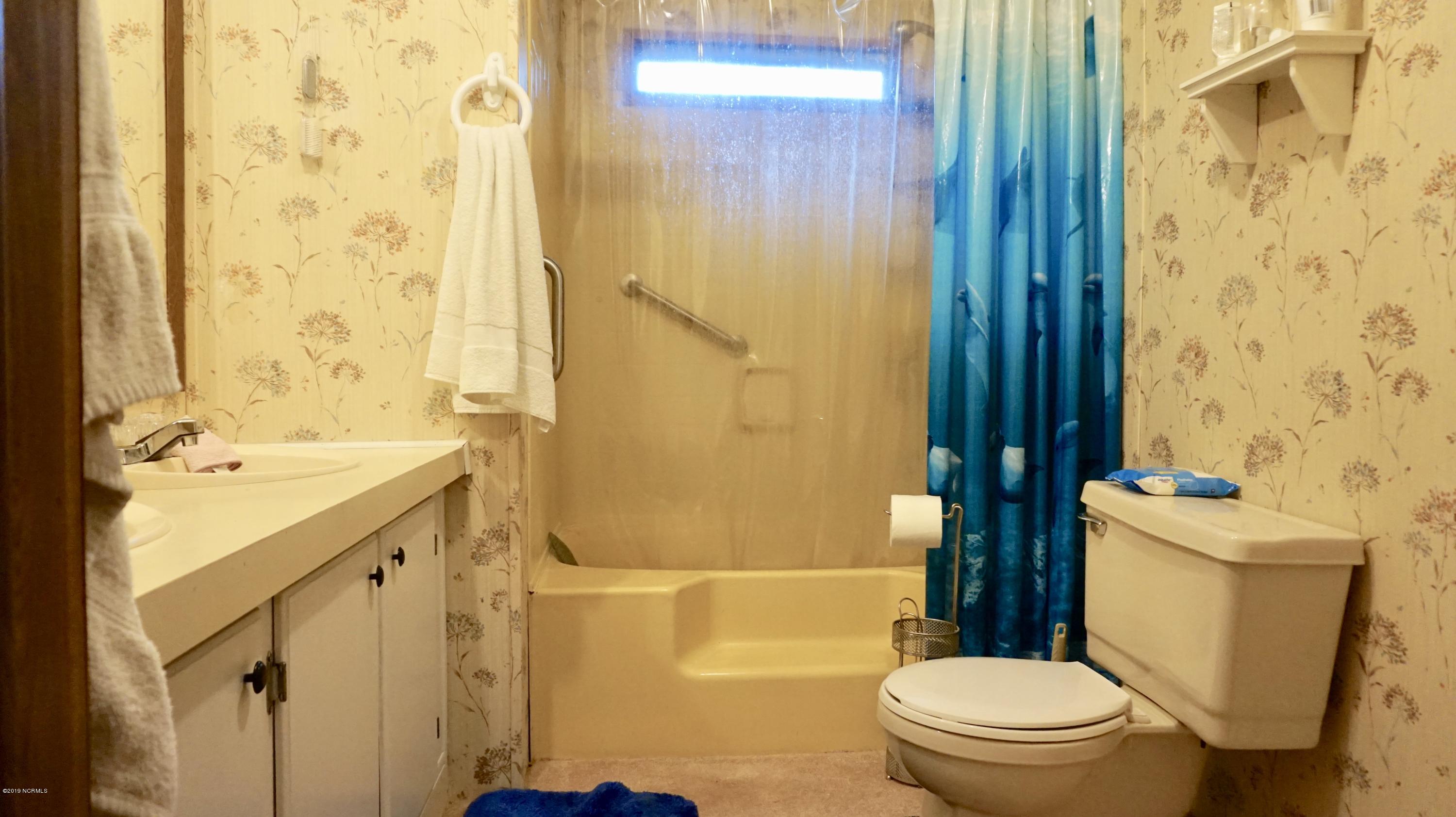 410 Sand Ridge Road New Bern, NC 28560 - Photo 7 of 20 Master Bathroom