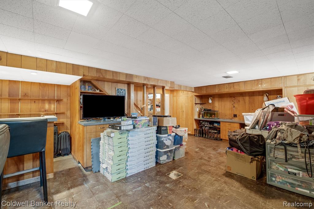 1585 Fairholme Road Grosse Pointe Woods, MI 48236 - Photo 23 of 28