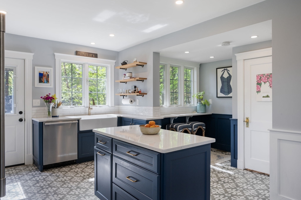 45 Cliff Road Milton, MA 02186 - Photo 5 of 30 Gallery Image 5