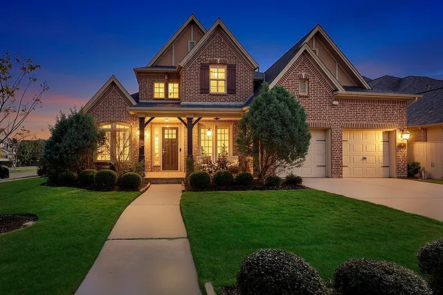 $990,000 | 14 Red Barn Way, The Woodlands, TX 77389