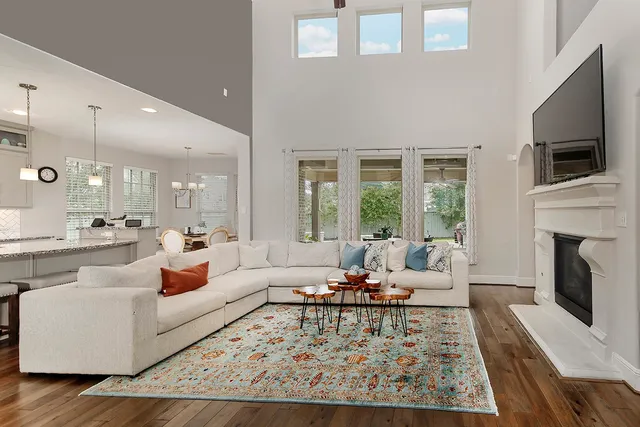 $990,000 | 14 Red Barn Way, The Woodlands, TX 77389