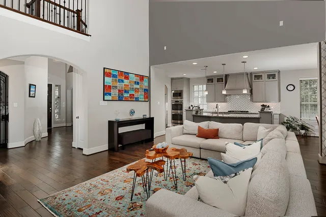 $990,000 | 14 Red Barn Way, The Woodlands, TX 77389