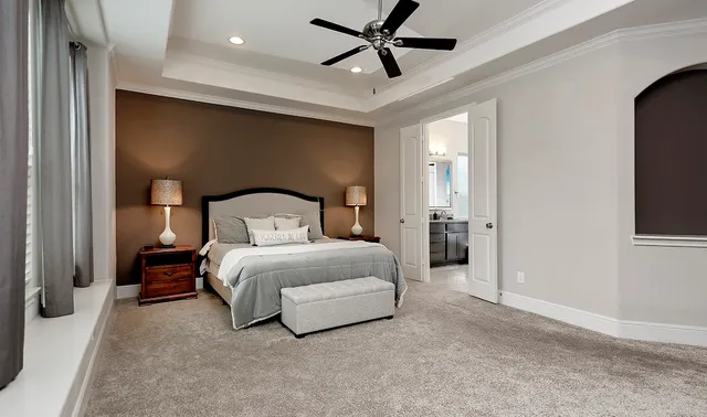 $990,000 | 14 Red Barn Way, The Woodlands, TX 77389