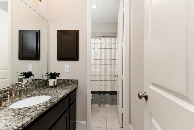 $990,000 | 14 Red Barn Way, The Woodlands, TX 77389