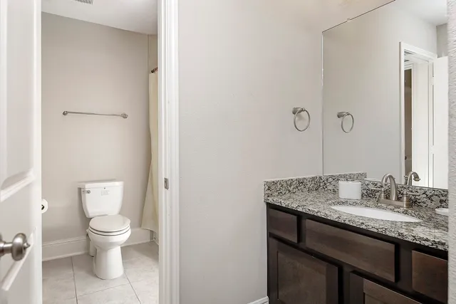 $990,000 | 14 Red Barn Way, The Woodlands, TX 77389