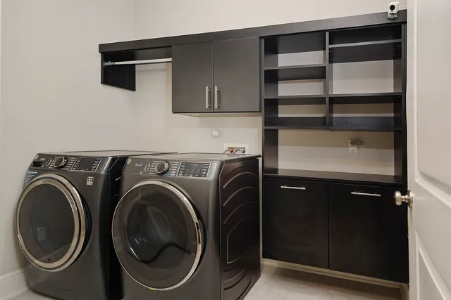 $990,000 | 14 Red Barn Way, The Woodlands, TX 77389