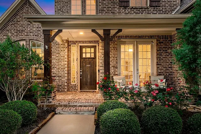 $990,000 | 14 Red Barn Way, The Woodlands, TX 77389