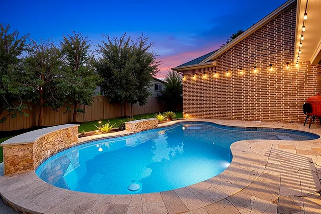 $990,000 | 14 Red Barn Way, The Woodlands, TX 77389