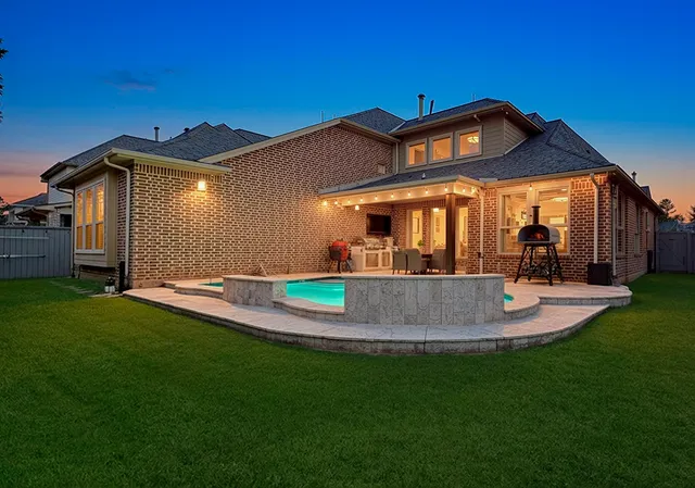 $990,000 | 14 Red Barn Way, The Woodlands, TX 77389