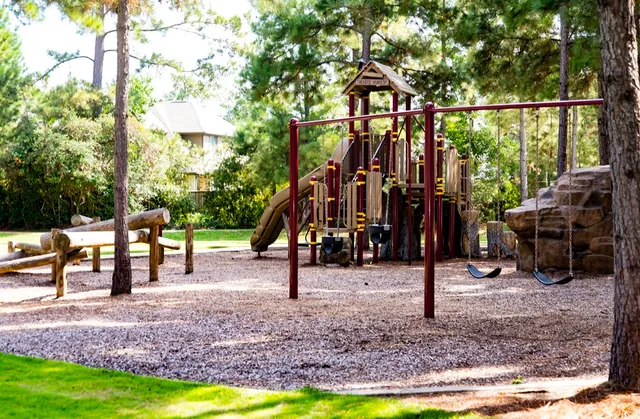 $990,000 | 14 Red Barn Way, The Woodlands, TX 77389