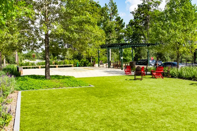 $990,000 | 14 Red Barn Way, The Woodlands, TX 77389