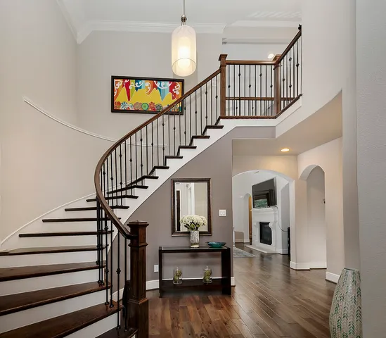 $990,000 | 14 Red Barn Way, The Woodlands, TX 77389