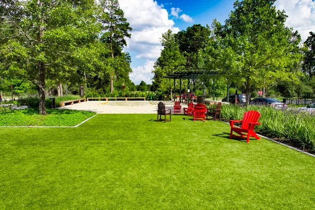 $990,000 | 14 Red Barn Way, The Woodlands, TX 77389
