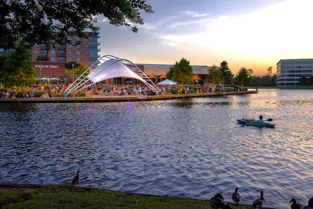 $990,000 | 14 Red Barn Way, The Woodlands, TX 77389