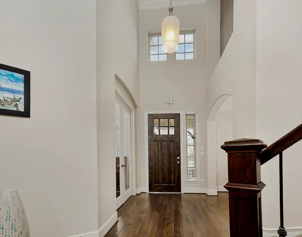 $990,000 | 14 Red Barn Way, The Woodlands, TX 77389