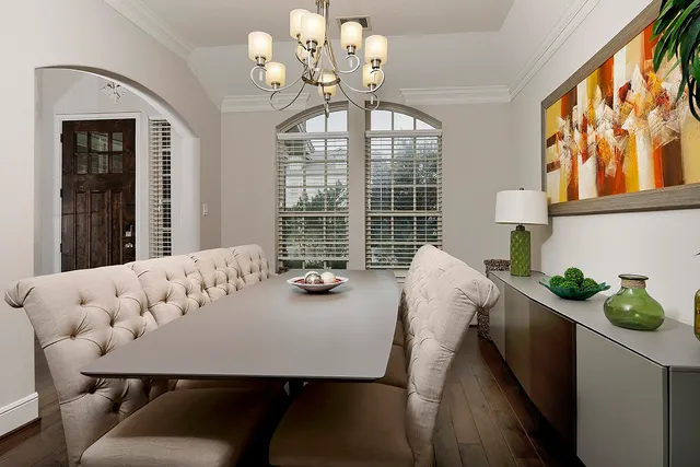 $990,000 | 14 Red Barn Way, The Woodlands, TX 77389