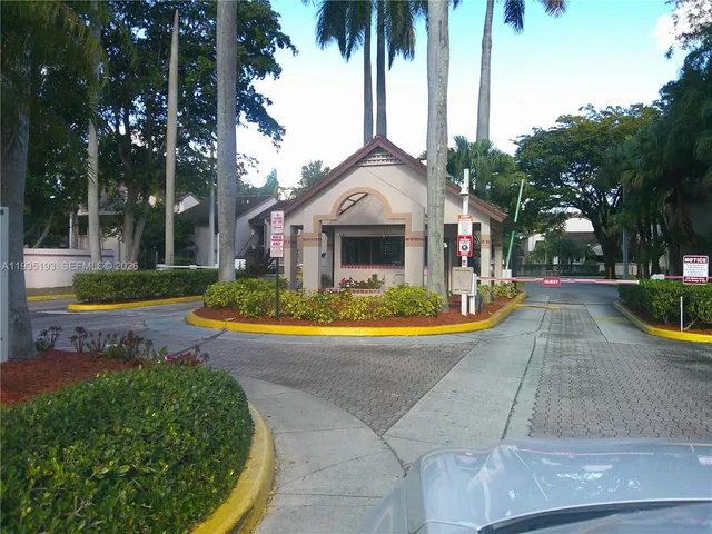 $320,000 | 9215 Southwest 141st Place, Unit 9215, Miami, FL 33186